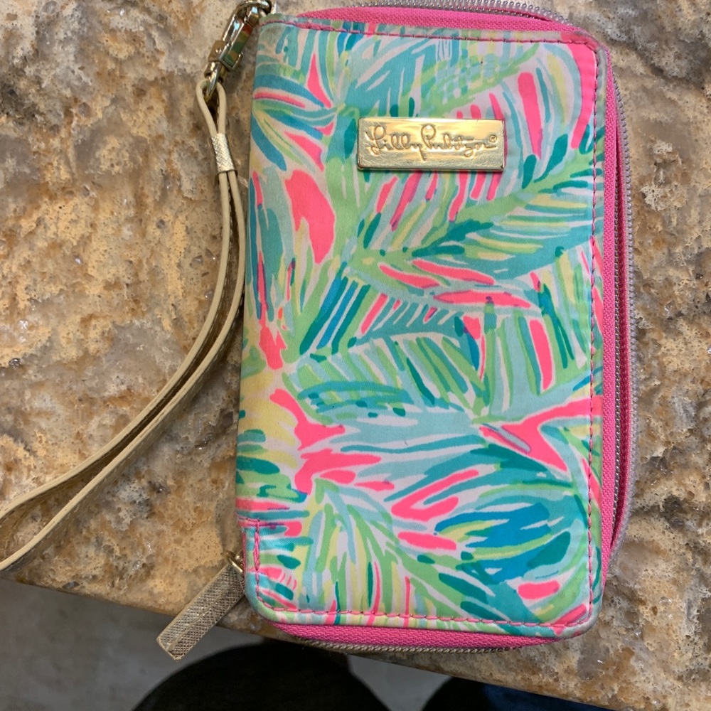 Lilly Pulitzer wallet, barely used!